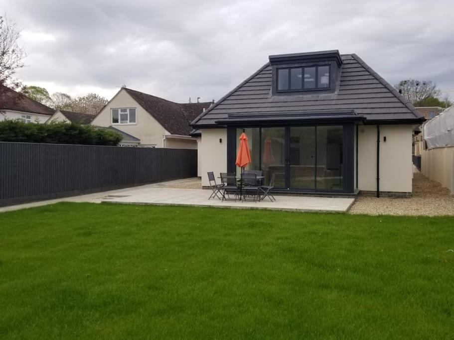 Orchid Lodge - Two Bed Generous Flat - Parking, Netflix, Wifi - Close To Blenheim Palace & Oxford - F4 Kidlington Exterior foto